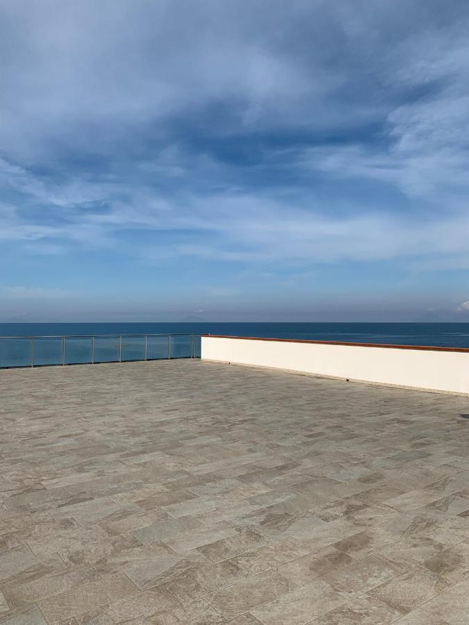 La Porta Delle Eolie Lägenhet Capo dʼOrlando Exteriör bild